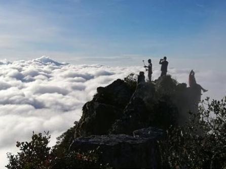 C6015  GUNUNG TOK NENEK 2D1N TREKKING