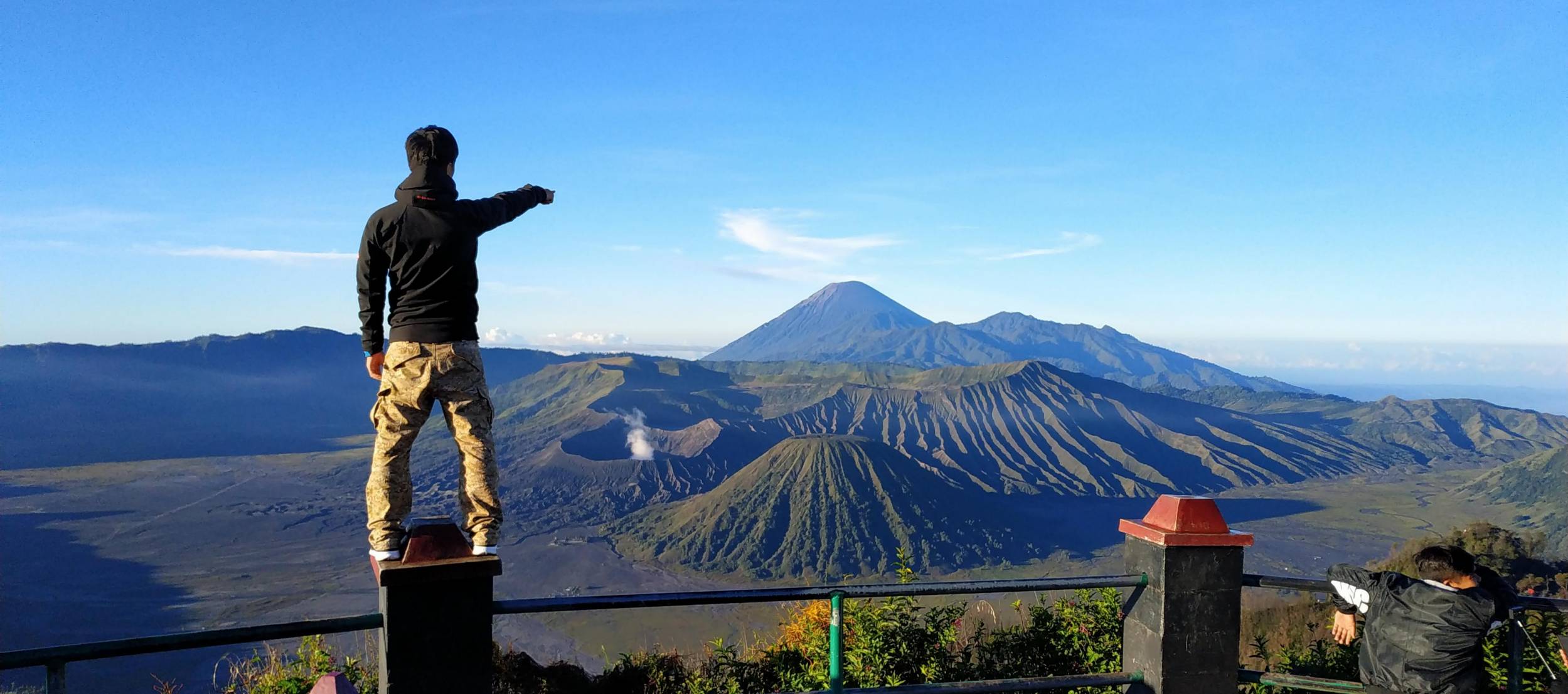 F6003  BROMO-MADAKARIPURA WATERFALL-IJEN-TUMPAK SEWU WATERFALL-MALANG 5D4N